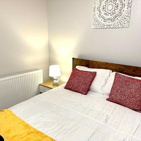סטאליברידג' Comfy Studio Flat And Workspace Near Ashton-U-Lyne Station מראה חיצוני תמונה
